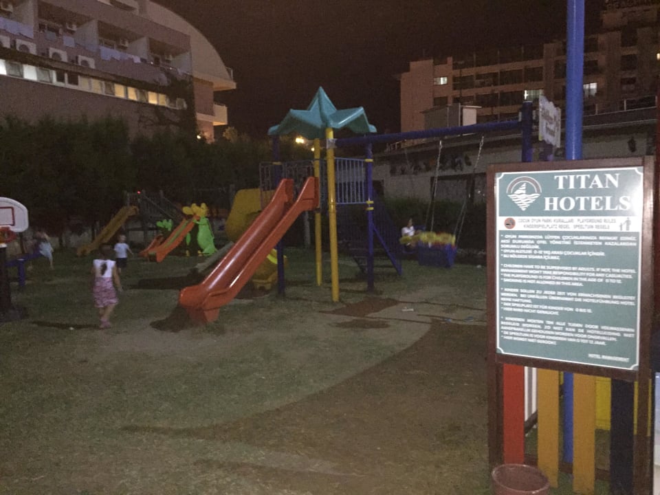 Spielplatz ohne Beleuchtung Solivia Hotel