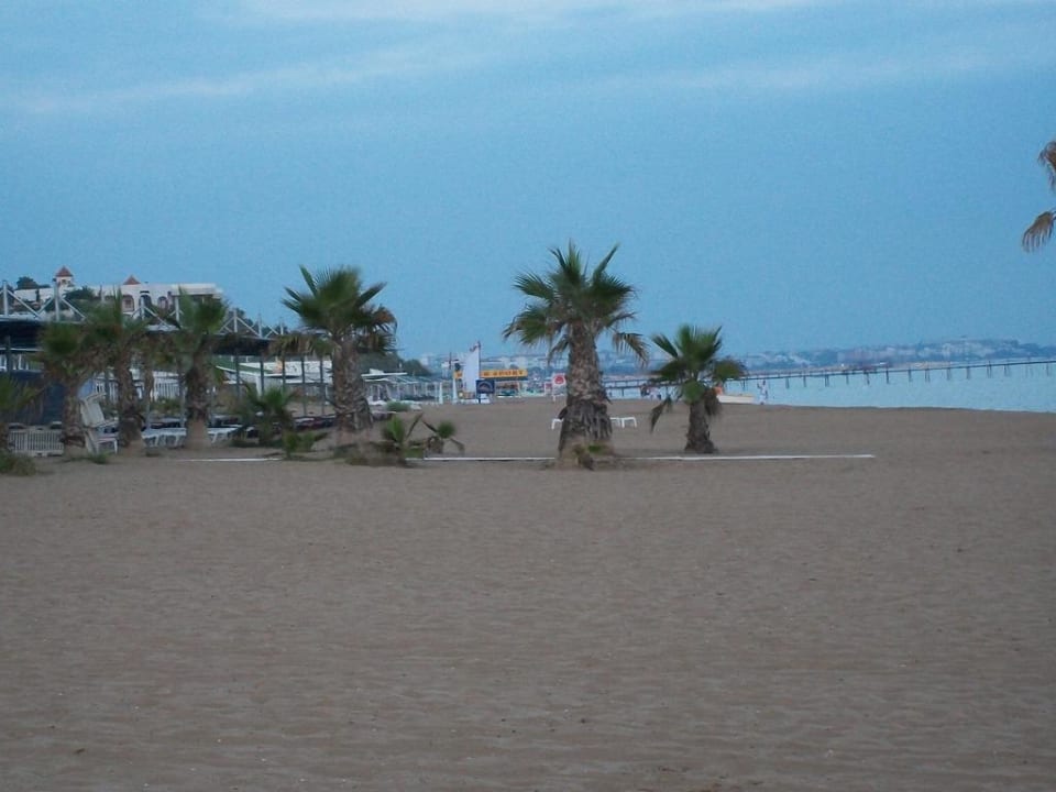 Strand Club Grand Side