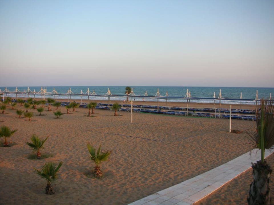 Strand Club Grand Side