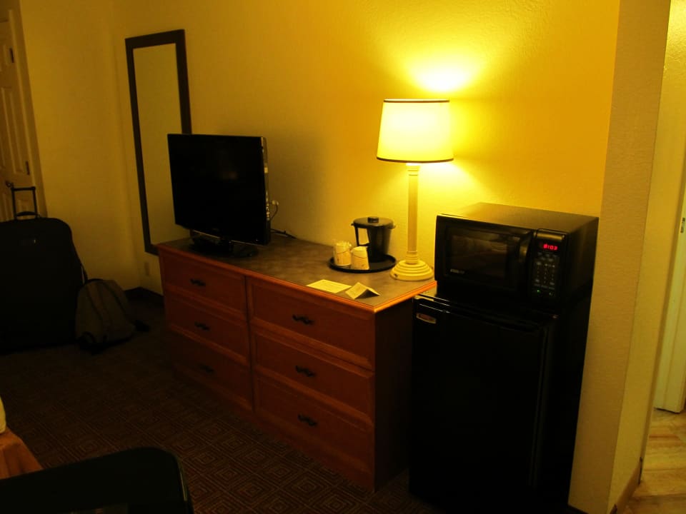 Kommode mit TV Mikro Kühlschrank Hotel La Quinta Inn Baton Rouge