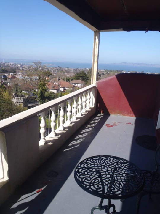 Balkon - schwer renovationsbedürftig Fitzpatrick Castle Hotel Dublin