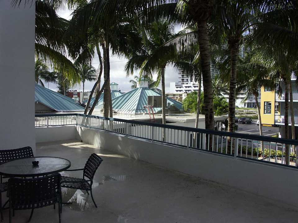 Zentralgebäude von der Terrasse aus North Bay Inn Miami