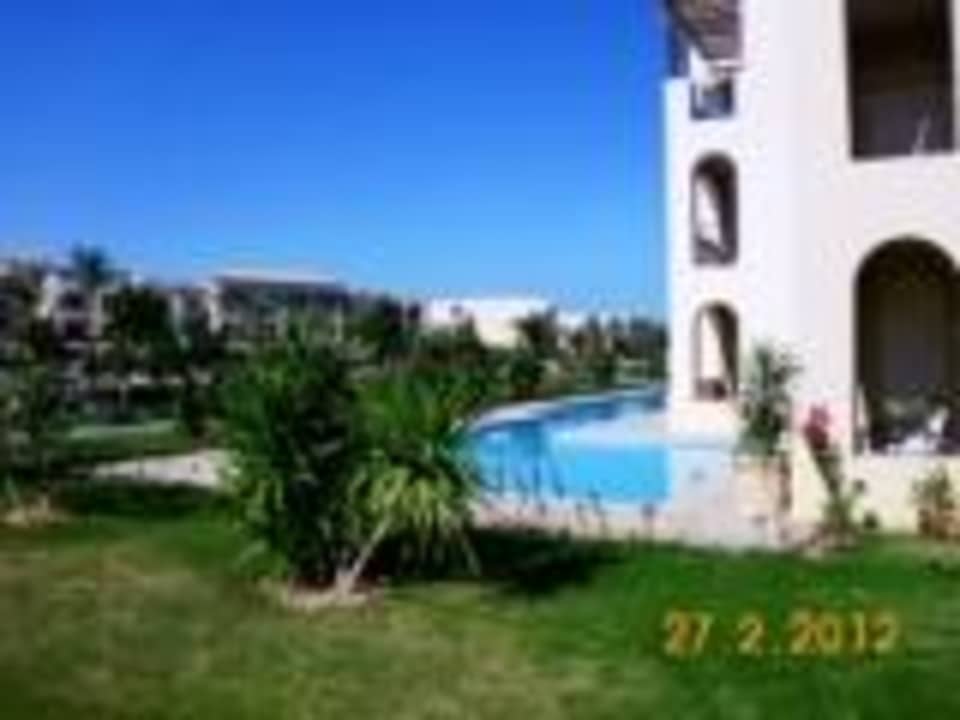 Pool gleich am Zimmer Jaz Bluemarine