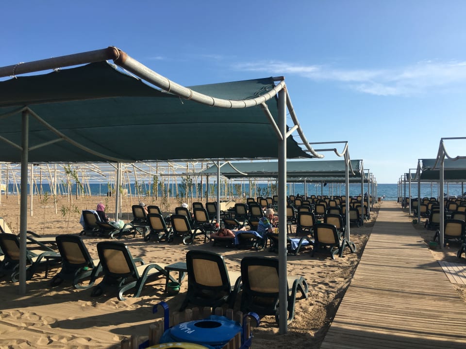 Strand Well Palace Side