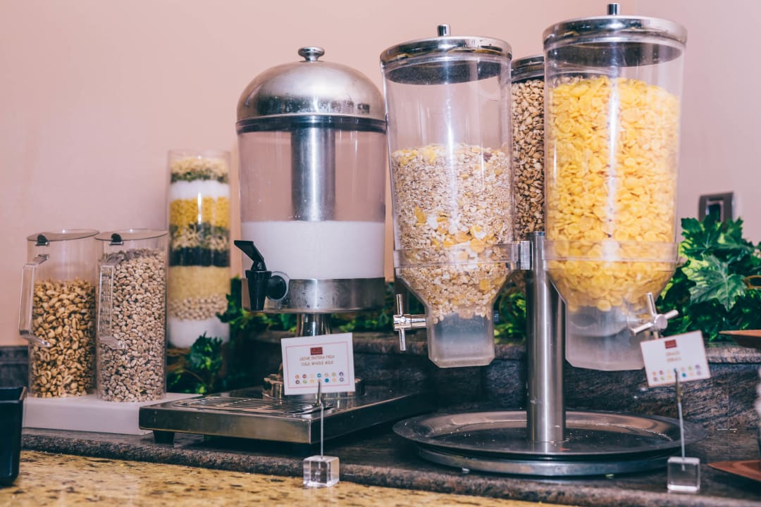 Gastro Grand Muthu Golf Plaza Hotel & Spa