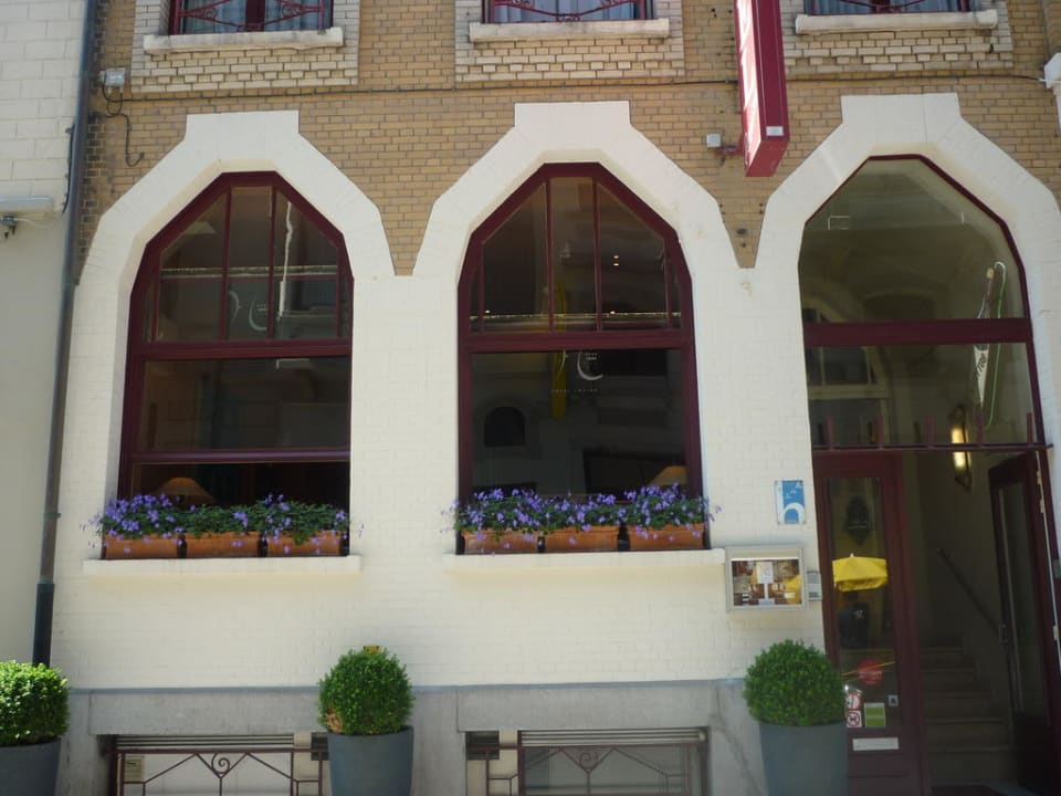 Eingang Hotel LOUISA
