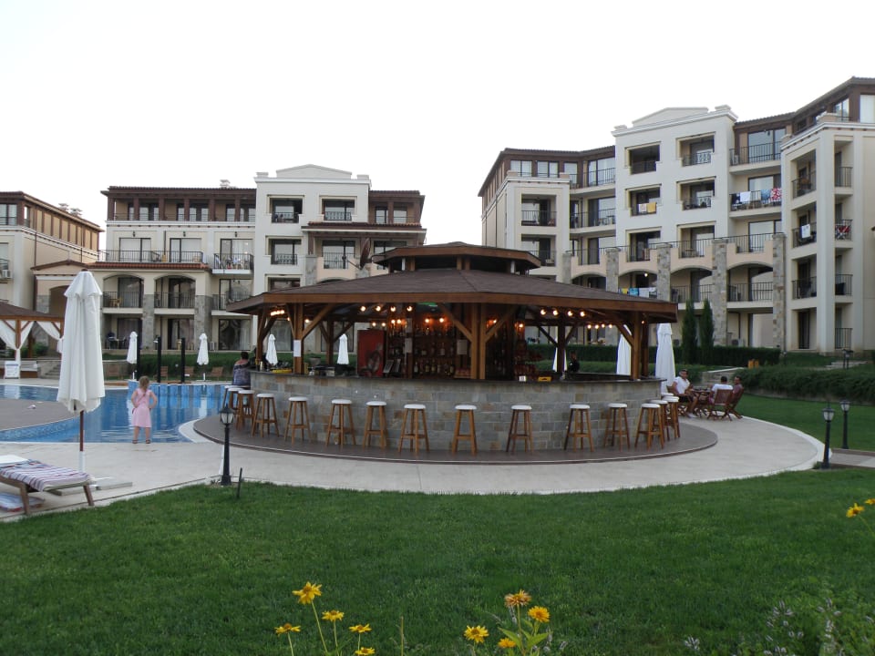 Bar przy basenie Green Life Beach Resort