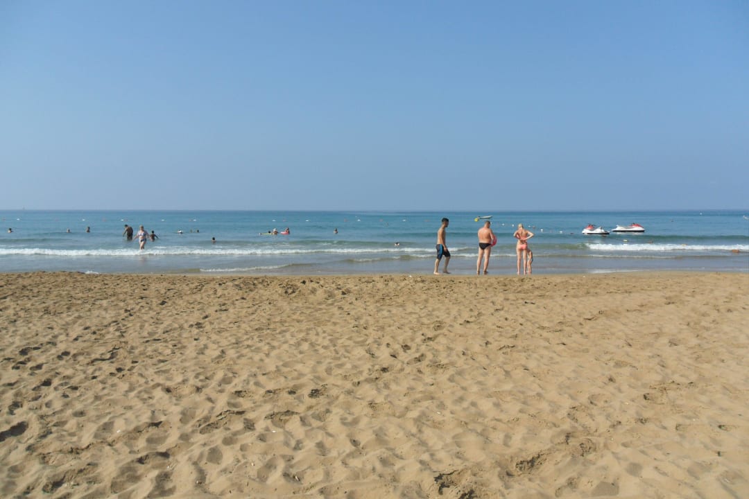 Пляж  Aska Bayview Resort