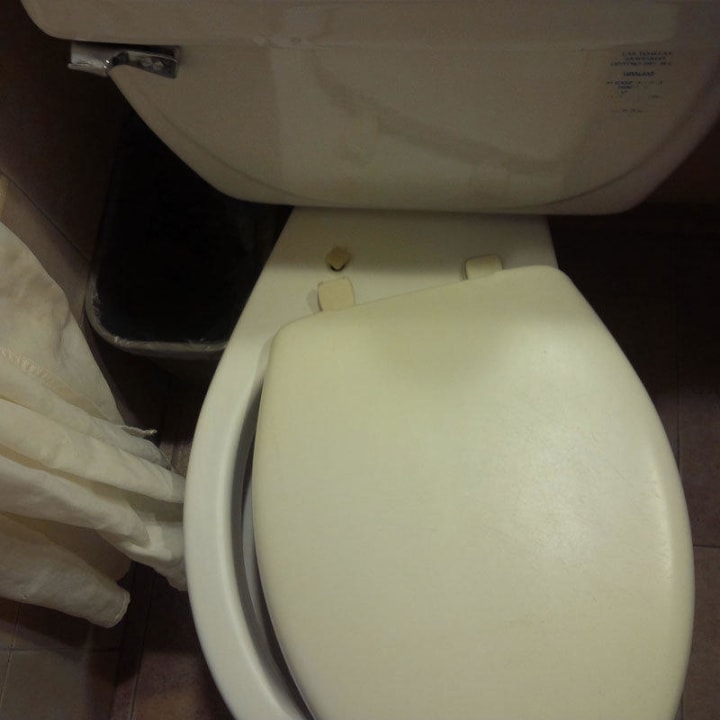 Toilettensitz eine Woche nicht repariert The Reef Playacar