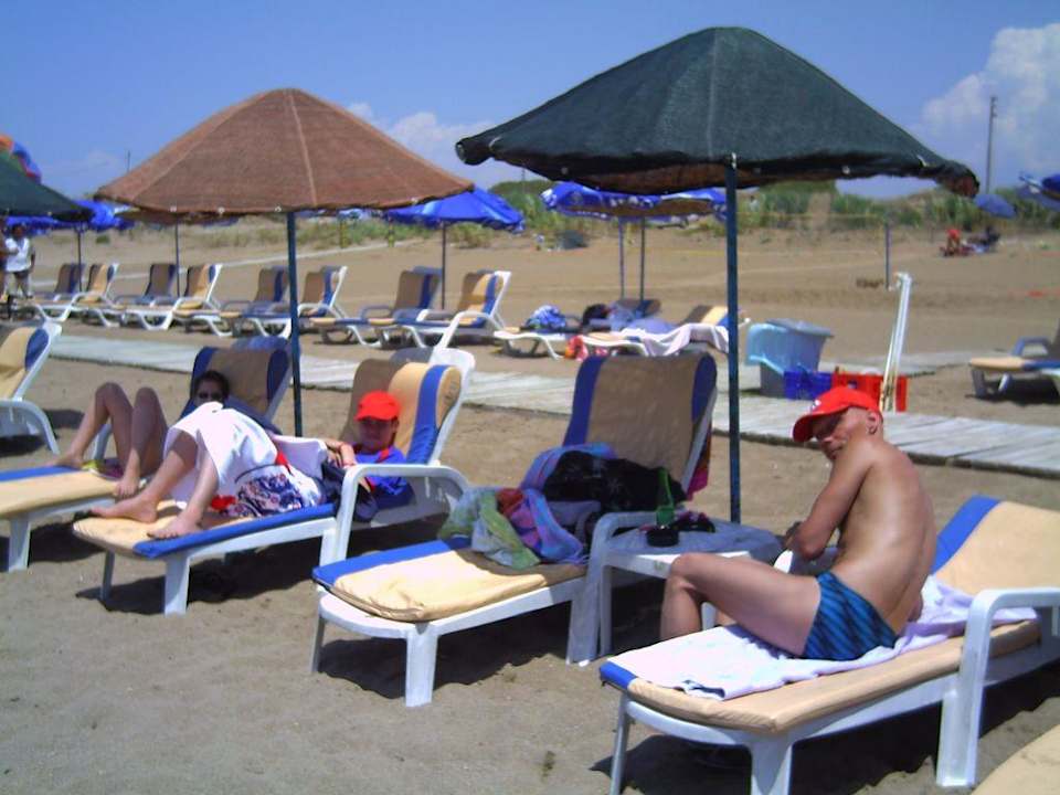 Am hoteleigenen Strand Semoris Hotel