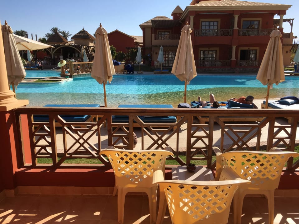 Ausblick Zimmer 464 zum beheizten Pool Pickalbatros Alf Leila Wa Leila Resort - Neverland Hurghada