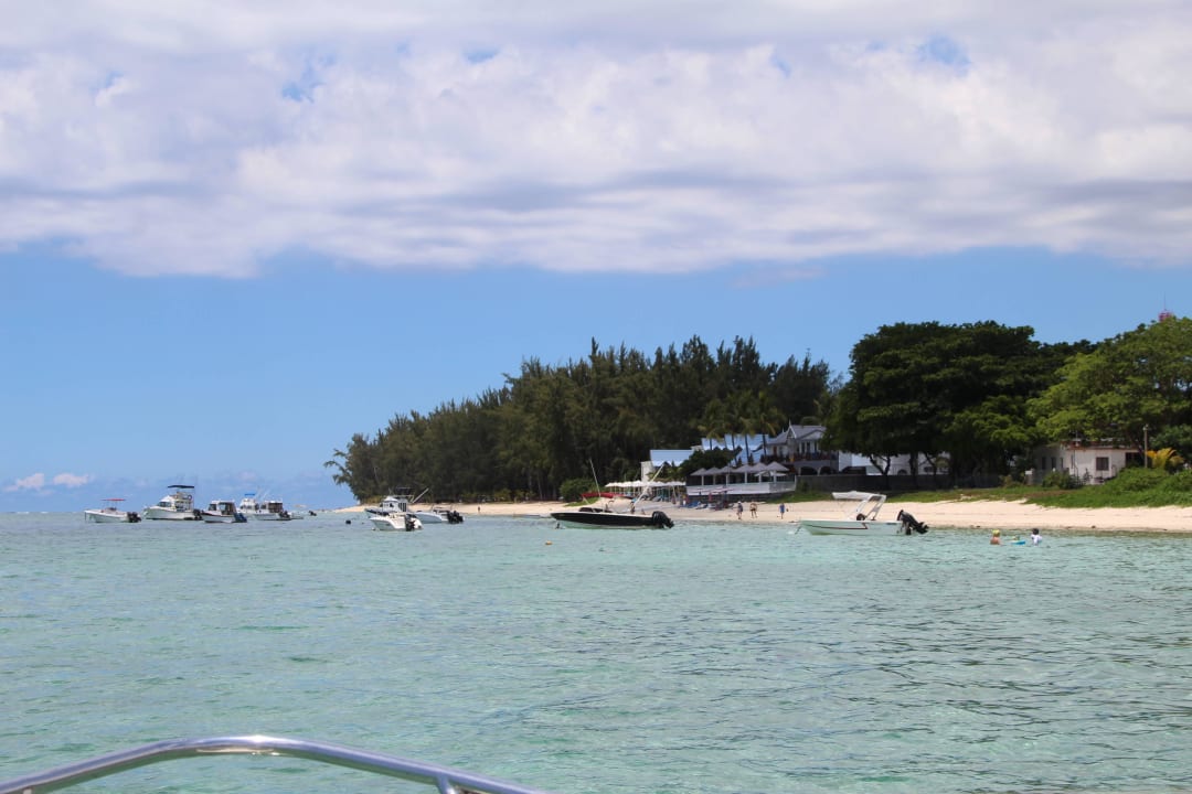 Vom Boot aus die Anlage Pearle Beach Resort & Spa