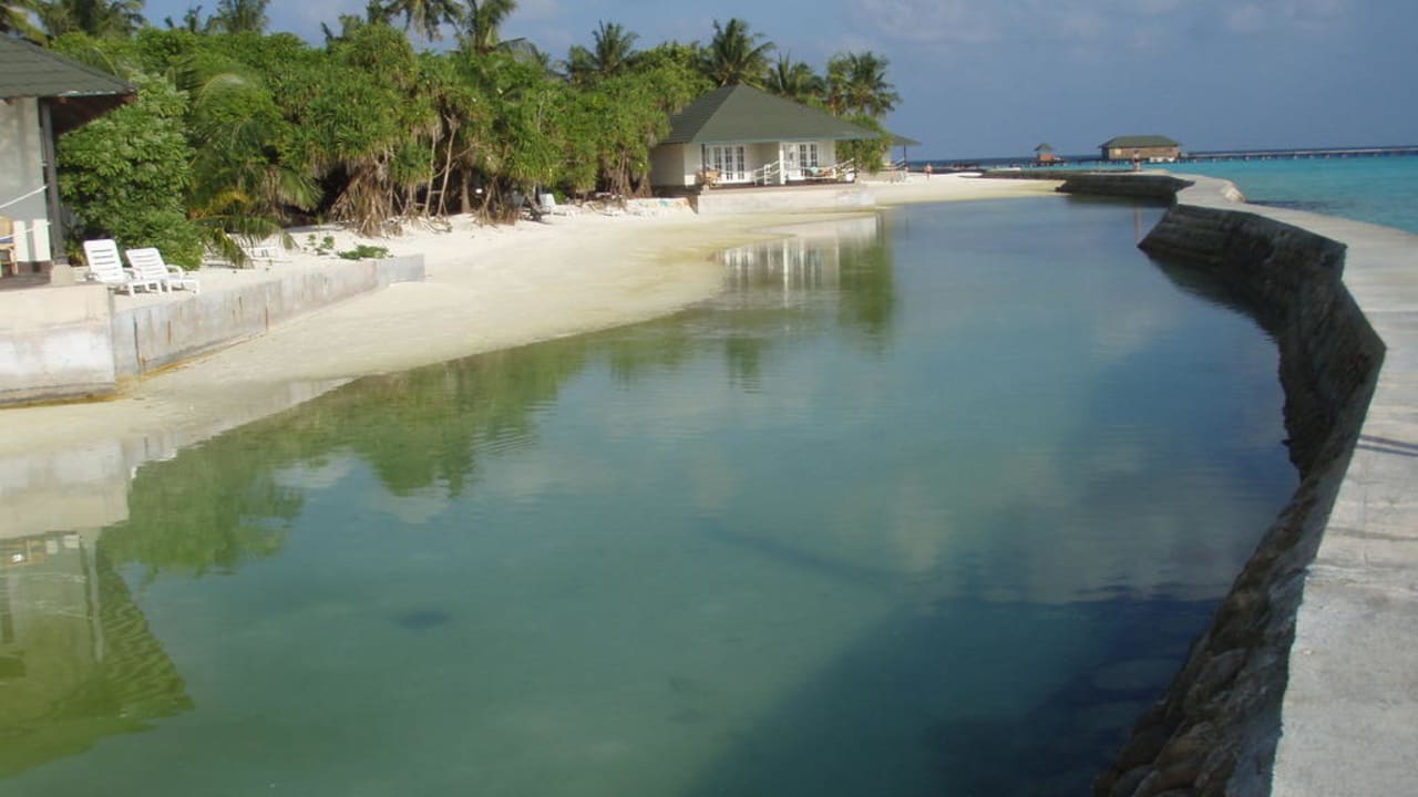 Brackwasser bei Mauer Adaaran Select Meedhupparu Island Resort - Premium All Inclusive