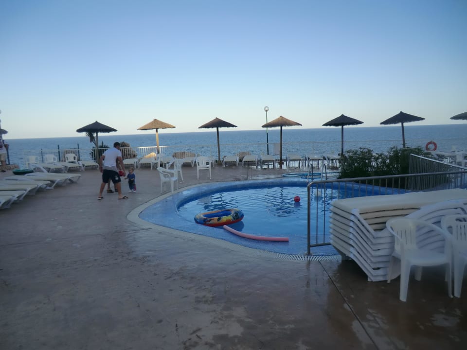 Der Pool Abends HSM Calas Park