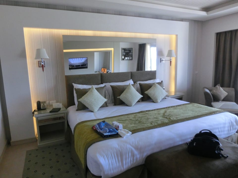 Großes Bett Premier Le Reve Hotel & Spa