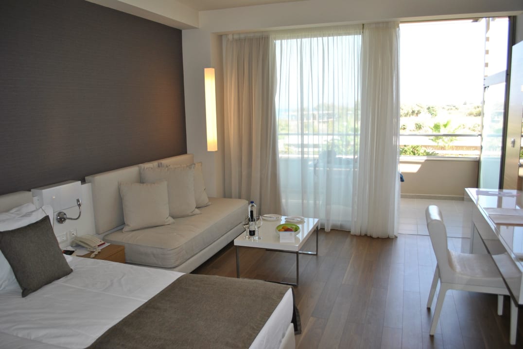 Schlafbereich & Sitzecke Avra Imperial Hotel