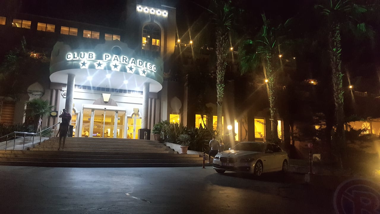 Bei Nacht Hotel Club Paradiso
