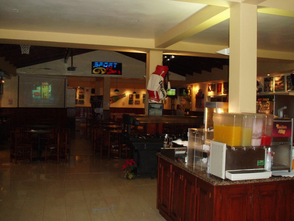 Sportsbar von innen Grand Palladium Select Bávaro Resort & Spa
