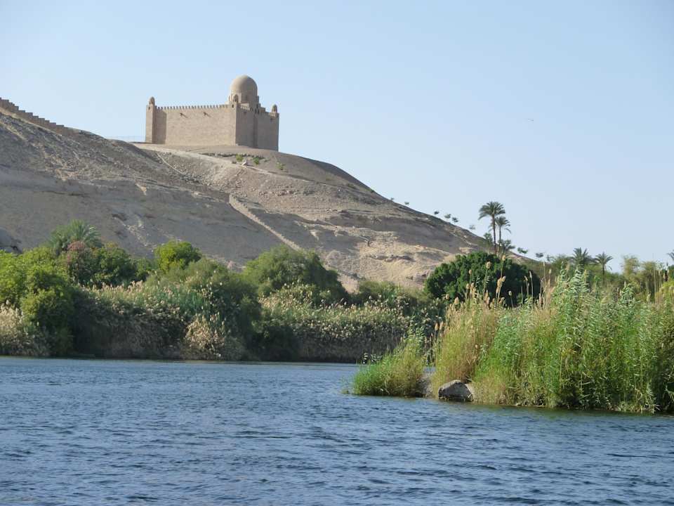 Blick zum Mausuleum Pyramisa Island Hotel Aswan