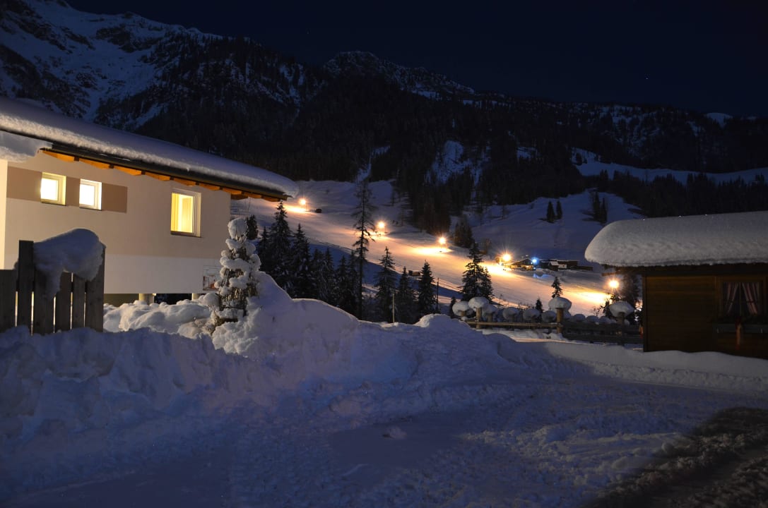 Blick zur Fluchtlicht-Skipiste Apartment Tennengebirge Lammertal