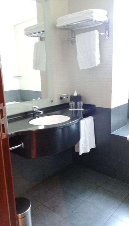 Zimmer Rose Rayhaan by Rotana