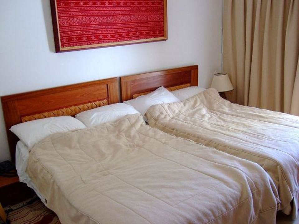Betten Standardzimmer The Orangers Beach Resort and Bungalows