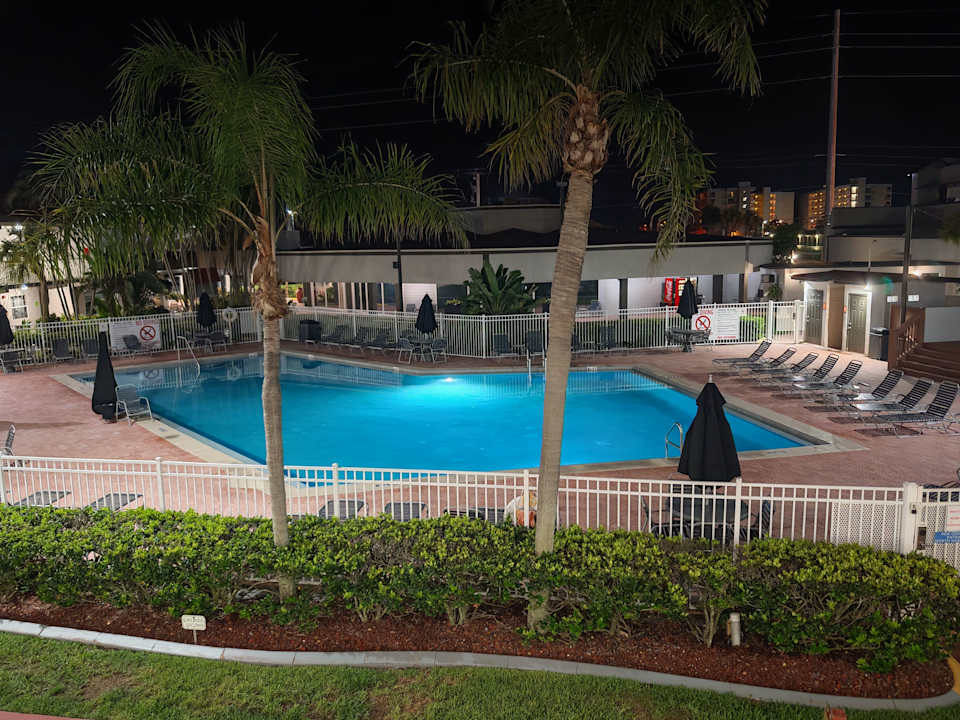 Pool La Quinta Inn by Wyndham Cocoa Beach-Port Canaveral