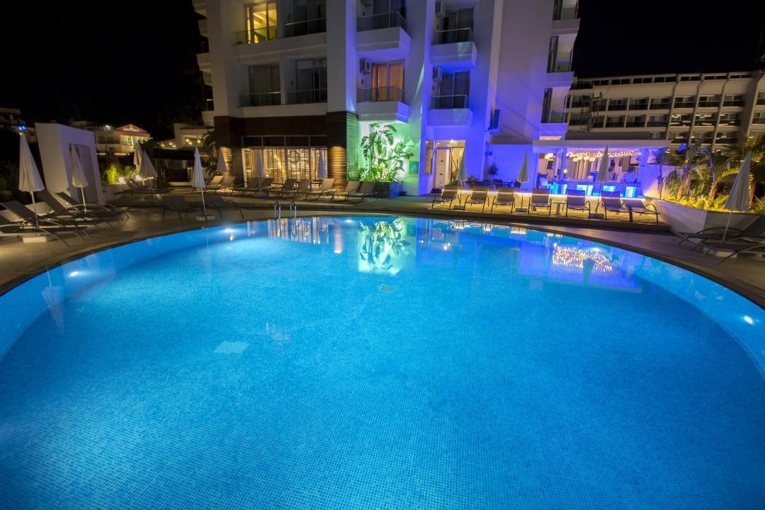 Pool Munamar Beach Residence