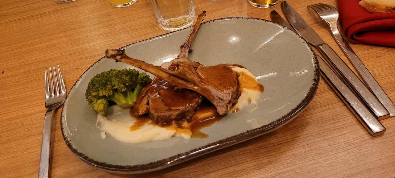 Gastro Jacaranda Luxury Resort