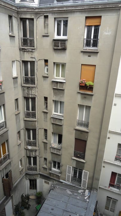 Blick zum Innenhof Hotel Eden Montmartre