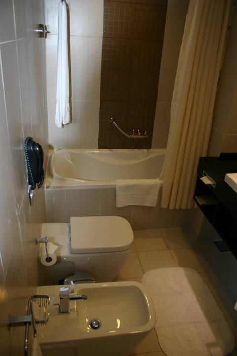 Badezimmer mit Wanne Towers Rotana