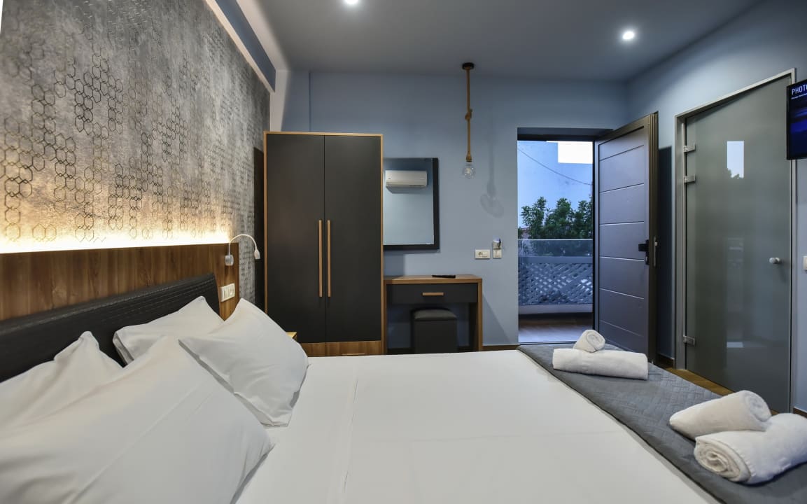 Zimmer Del Mar 'Adults Only'