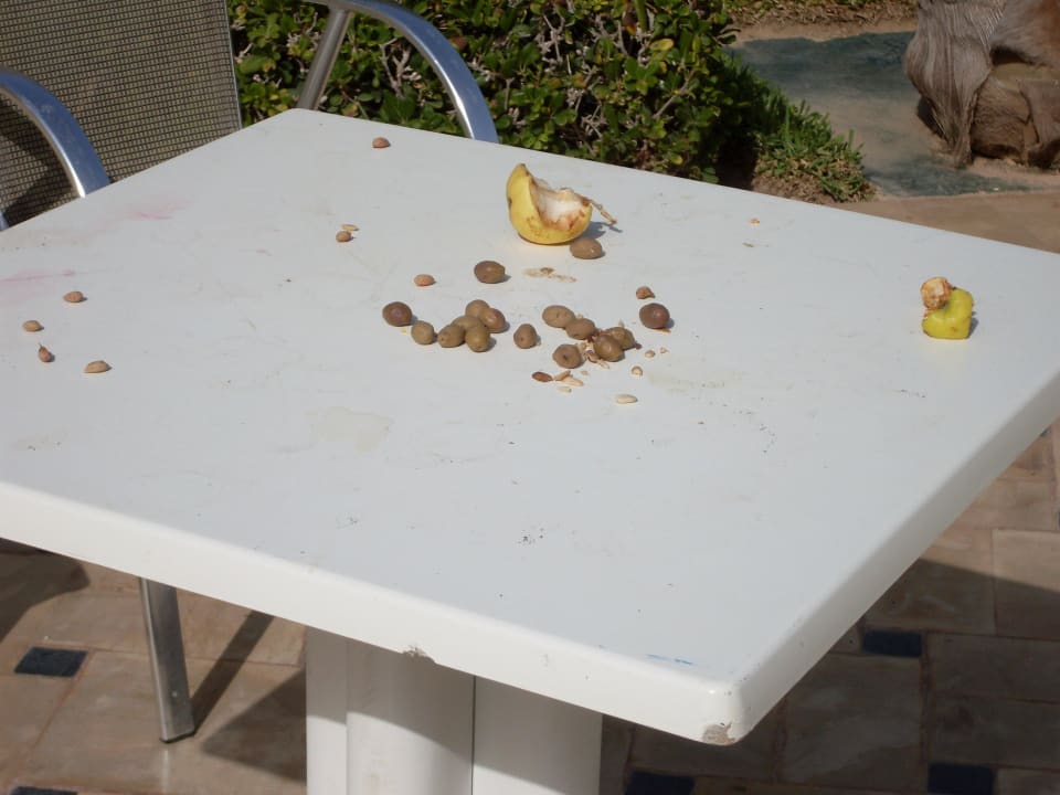 Table de terrasse telle qu'elle durant 2 jours Hotel Royal Garden Palace