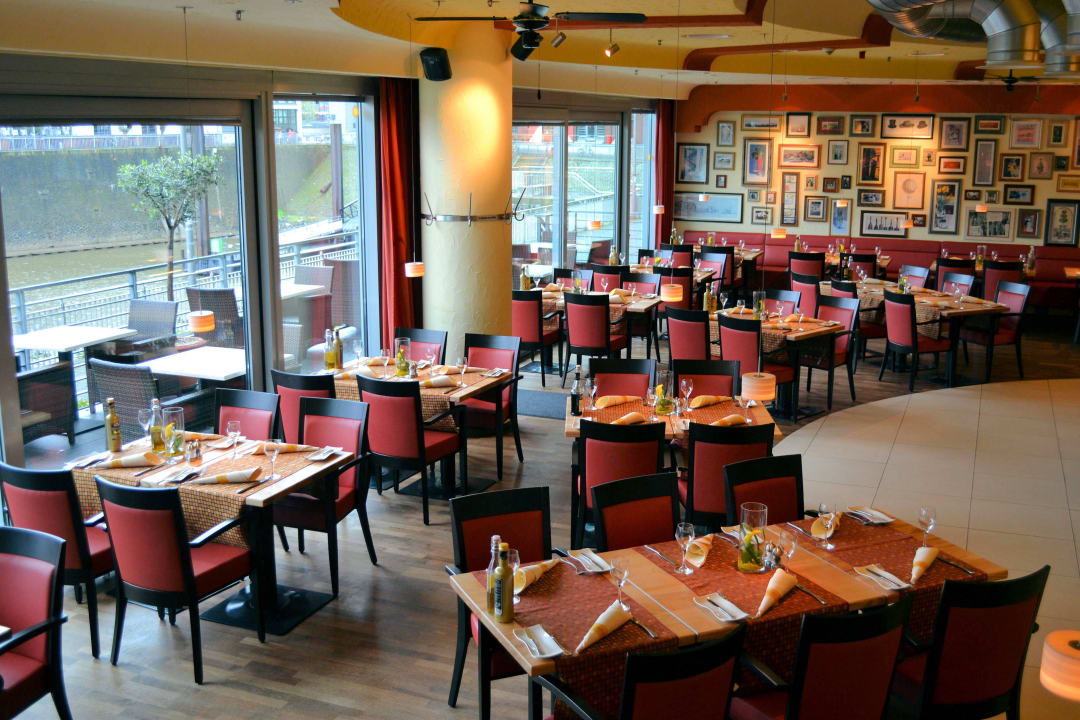 Julian's bar & restaurant Hotel Courtyard by Marriott Düsseldorf Hafen