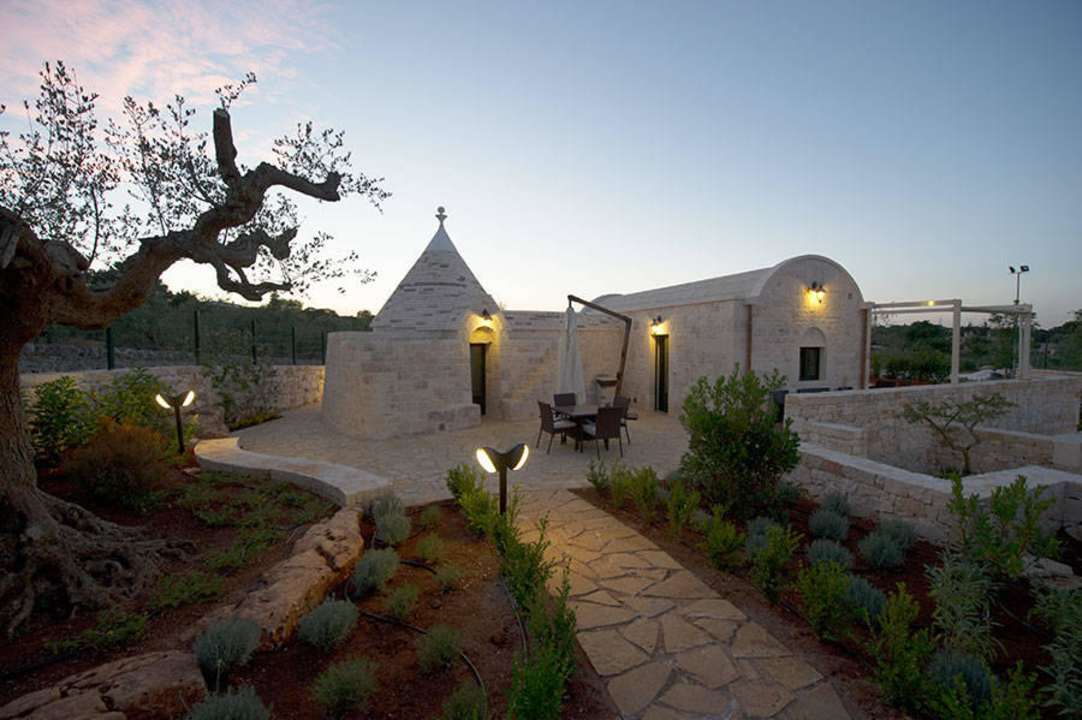 We have a Trullo and a stone dwelling Tenuta Nicla