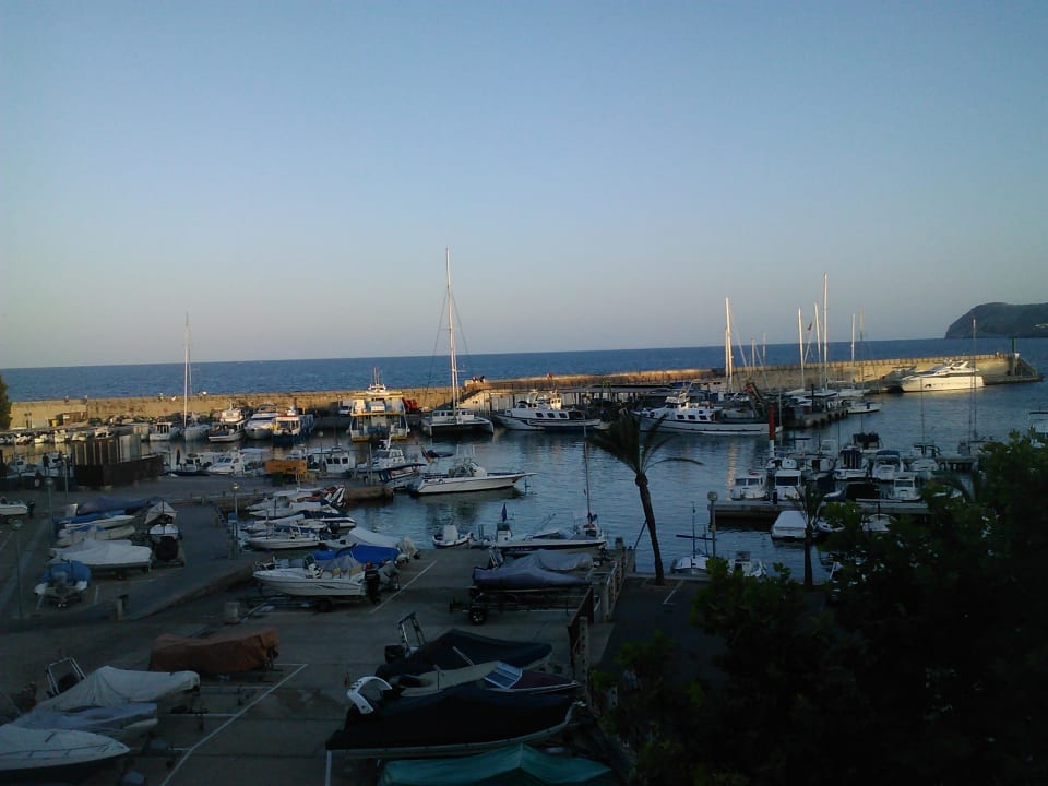 Gerader Blick vom Zimmer 201  Hostal Cala Ratjada