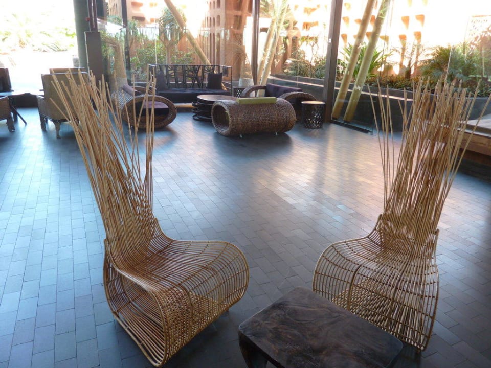 So sitzt man anscheinend in Afrika Lopesan Baobab Resort