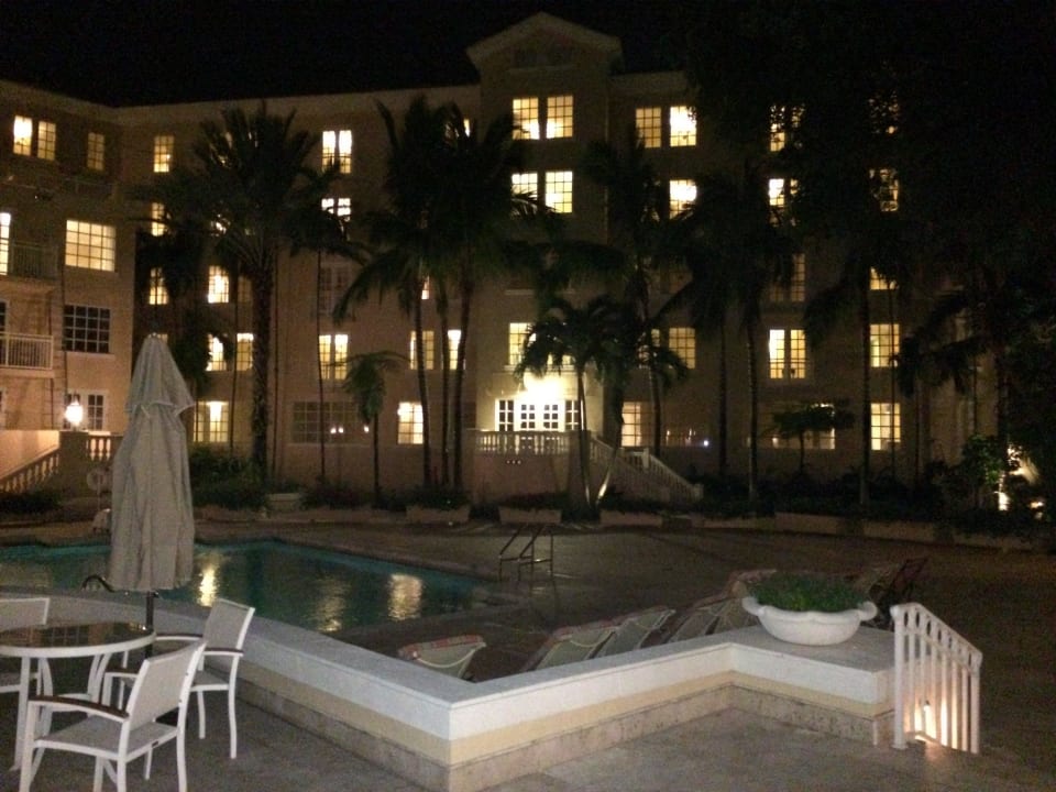 Poolanlage am Abend JW Marriott Miami Turnberry Resort & Spa
