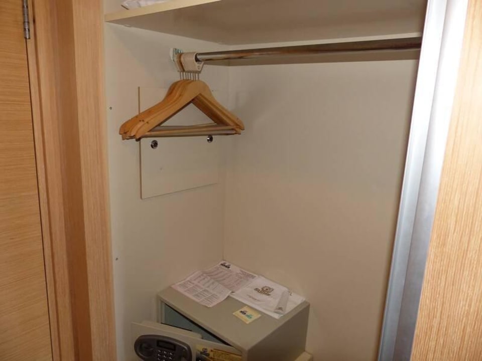 Kleiderschrank mit Safe Sunis Kumköy Beach Resort Hotel & Spa