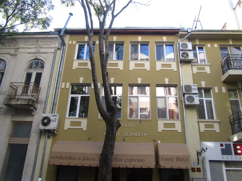 Hotel von der Straße Three Dolphins Family Hotel