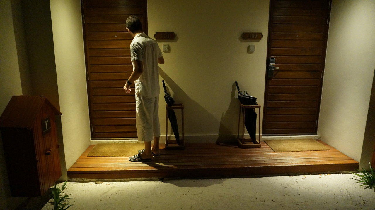 Eingang zu Bungalow Centara Ras Fushi Resort & Spa Maldives