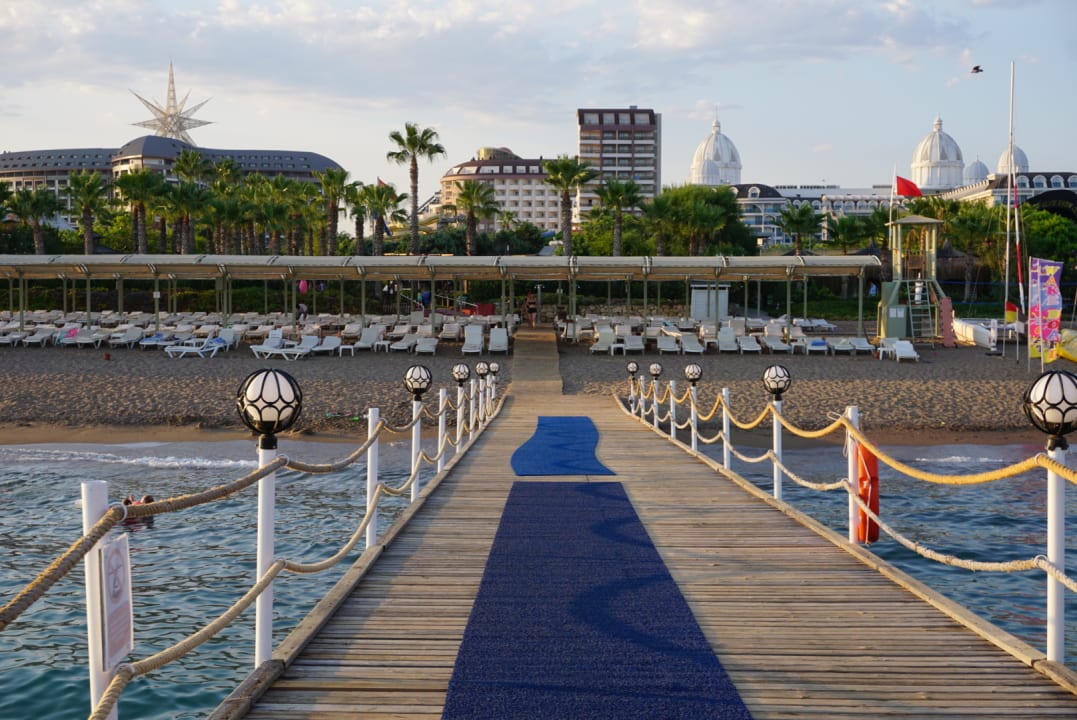 Außenansicht Saturn Palace Resort Hotel