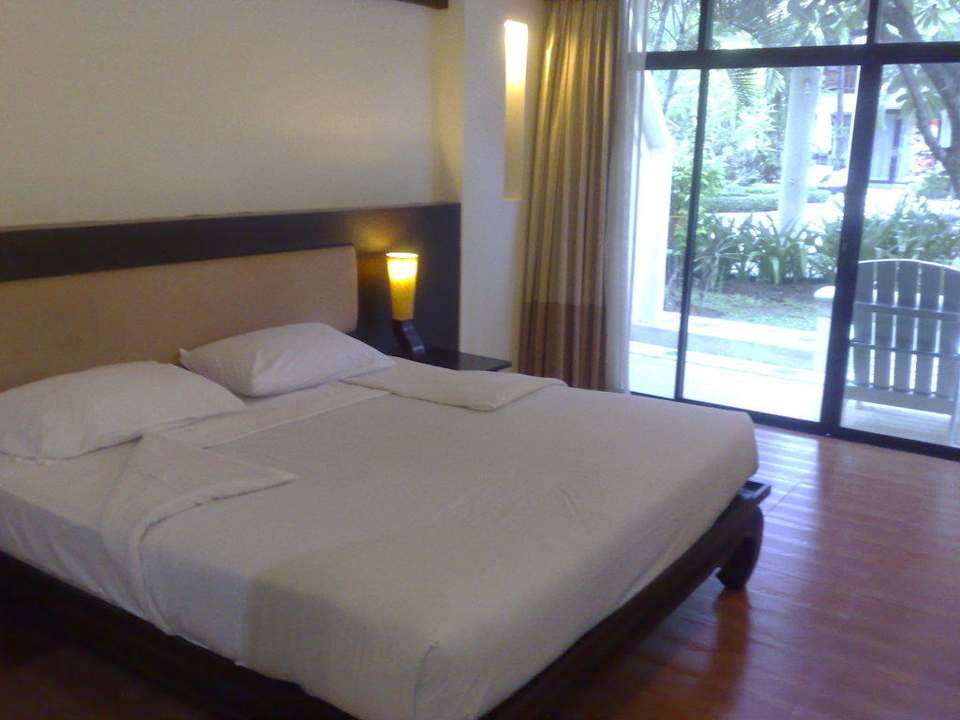Simple bedroom, but clean Hotel Thara Patong Beach