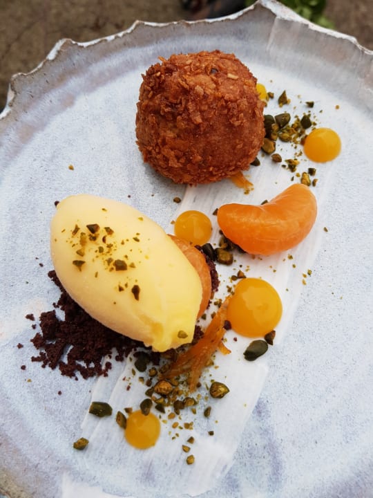 Gastro The Salutation Hotel, Restaurant and Gardens