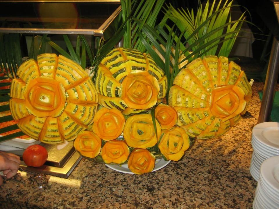 Buffet-Deko Blume Playabachata Hotel