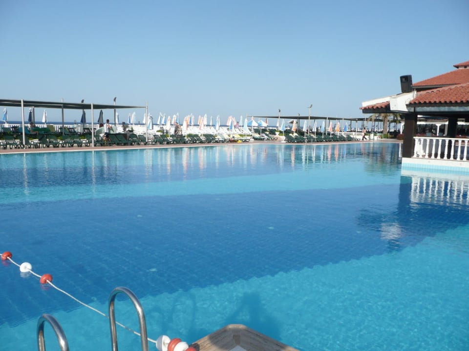 Großer Pool Hotel Club Nena