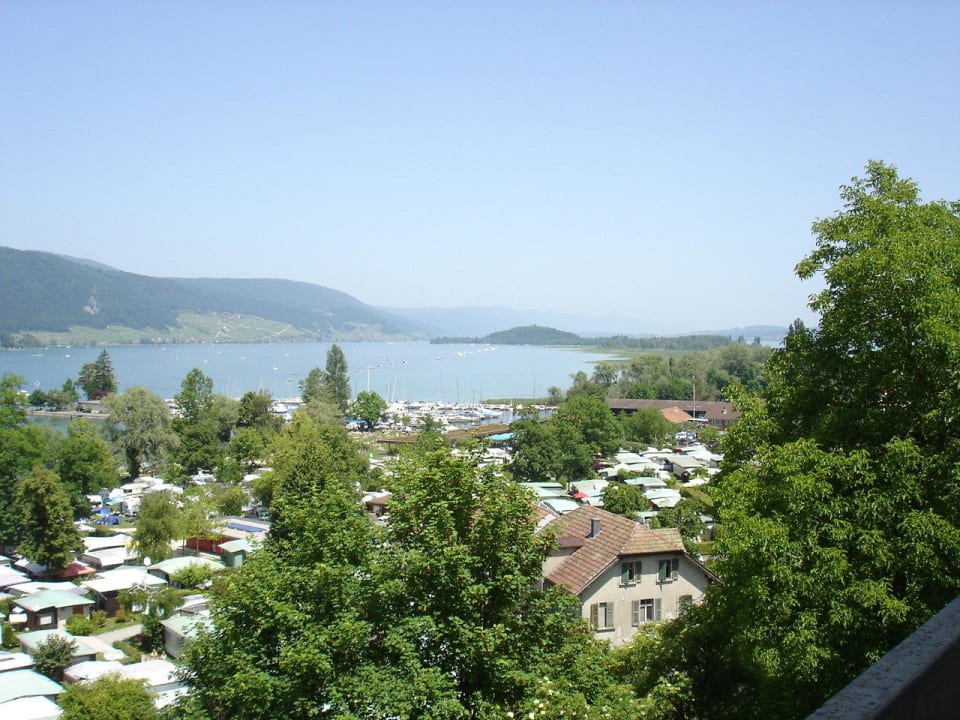 Blick von unserer Terrasse auf See mit Petersinsel Hotel Garni Altstadt
