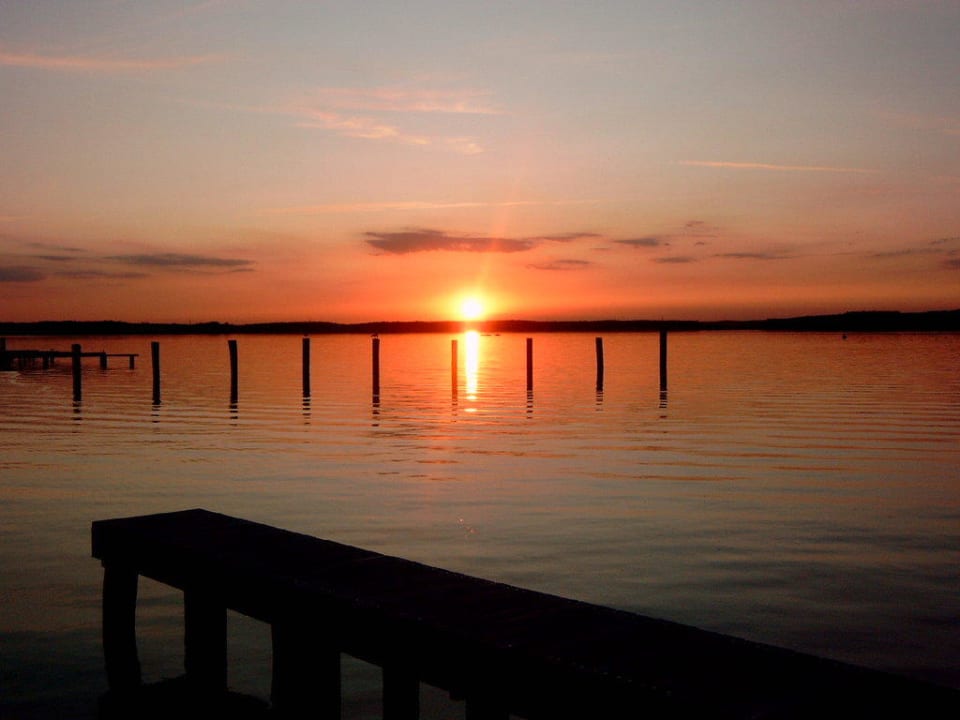 Sonnenuntergang von der Badeinsel aus Seehotel Fleesensee