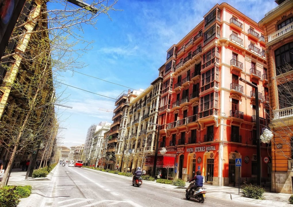 Fachada Atenas Granada