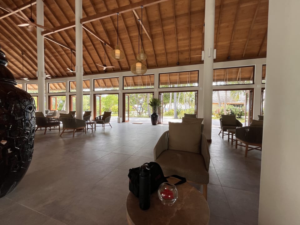 Lobby Meeru Maldives Resort Island